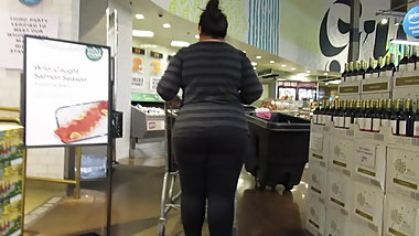 Mature Asian BBW with fat ass and legs in leggings