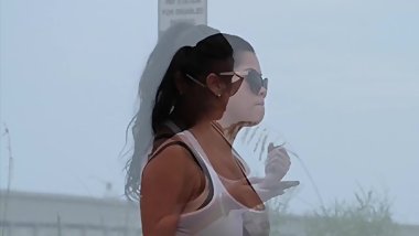 candids teen- bouncy tits & nice ass with pics