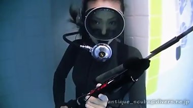 Scuba Girl with spear gun