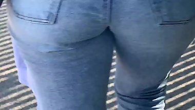 (CANDID) Girl with big ass walking home