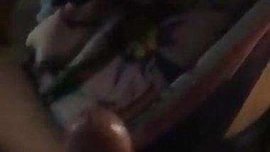 indian girl giving hanhdjob to his bf cock